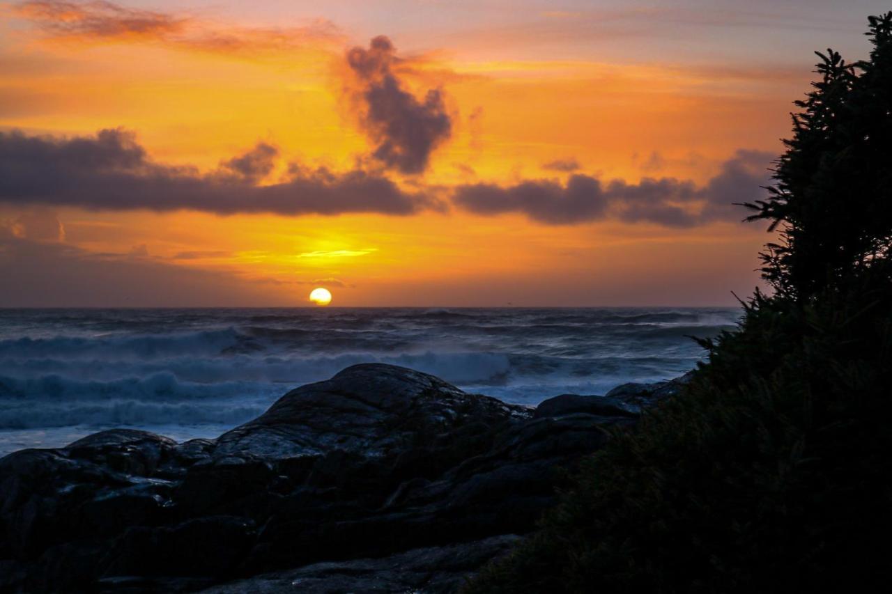 Pluvio Restaurant And Rooms Ucluelet Exterior foto
